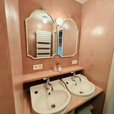 Two Bedroom 150m From The * デ ハーン