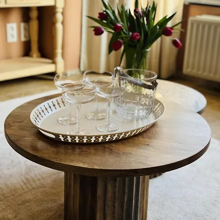 Two Bedroom 150m From The アパート デ ハーン