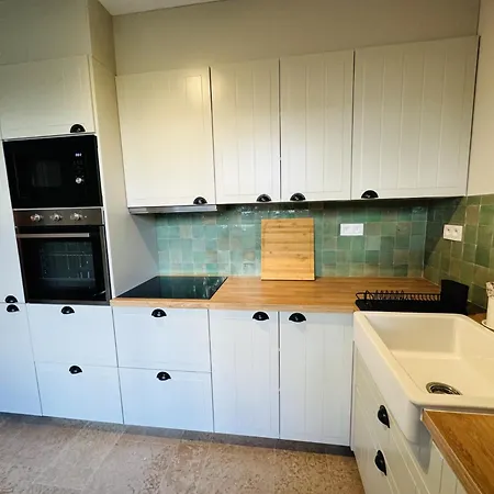 Two Bedroom 150m From The Lägenhet *