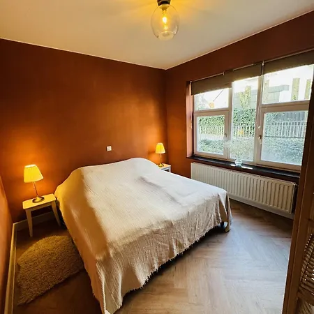 Two Bedroom 150m From The Lägenhet *