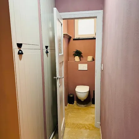 Two Bedroom 150m From The デ ハーン